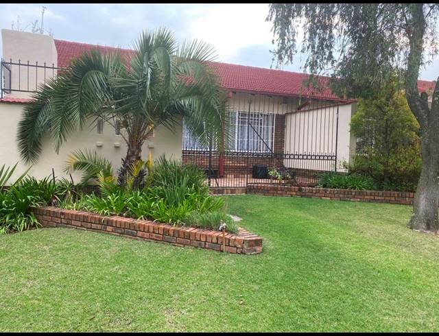 2 BEDROOM TOWNHOUSE FOR SALE IN GHOLFSIG